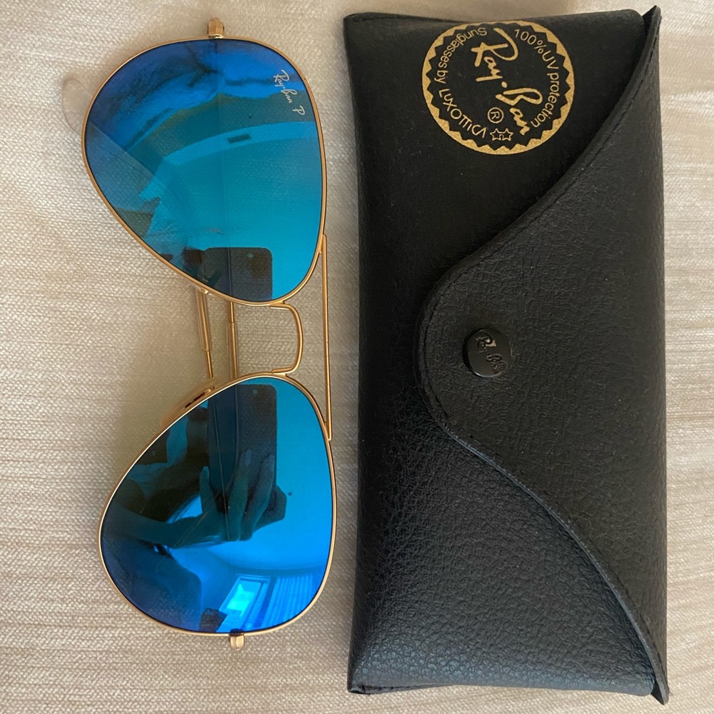 Polarized blue and gold aviator ray bans.